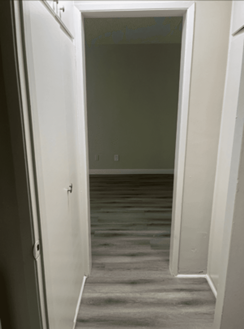 Van Nuys Apartment: 13838 Victory Blvd.