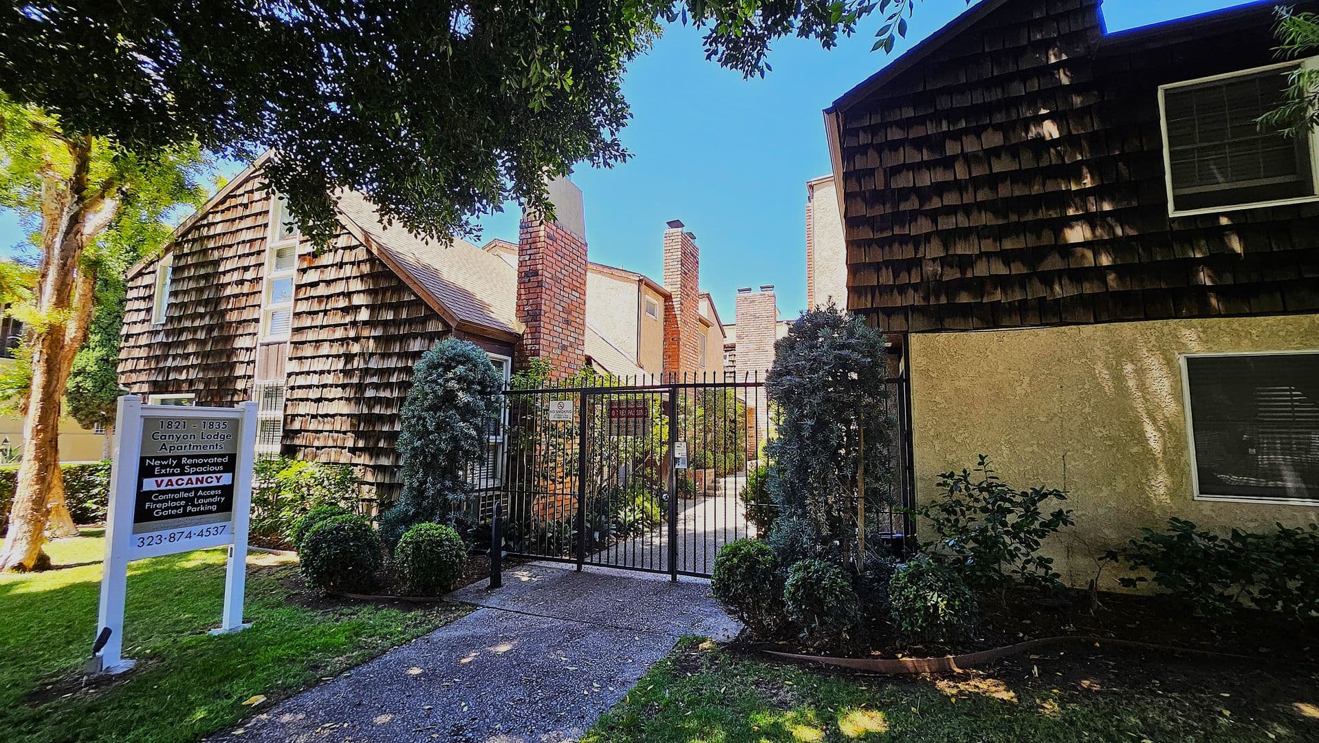 Los Angeles Apartment: 1821-1835 Canyon Drive