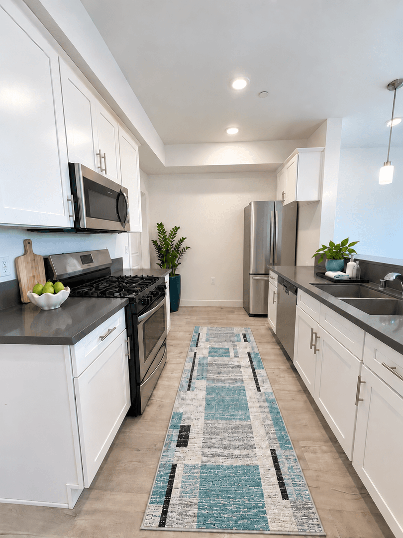 Panorama City Apartment: 14828 Rayen Street