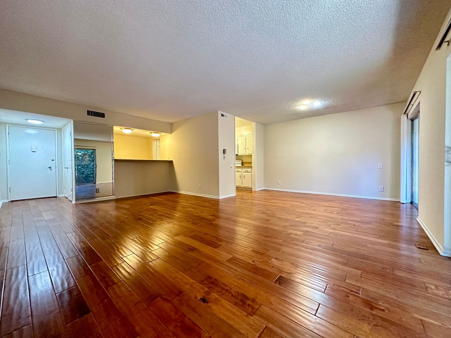 Sherman Oaks Apartment: 14400 Addison St.