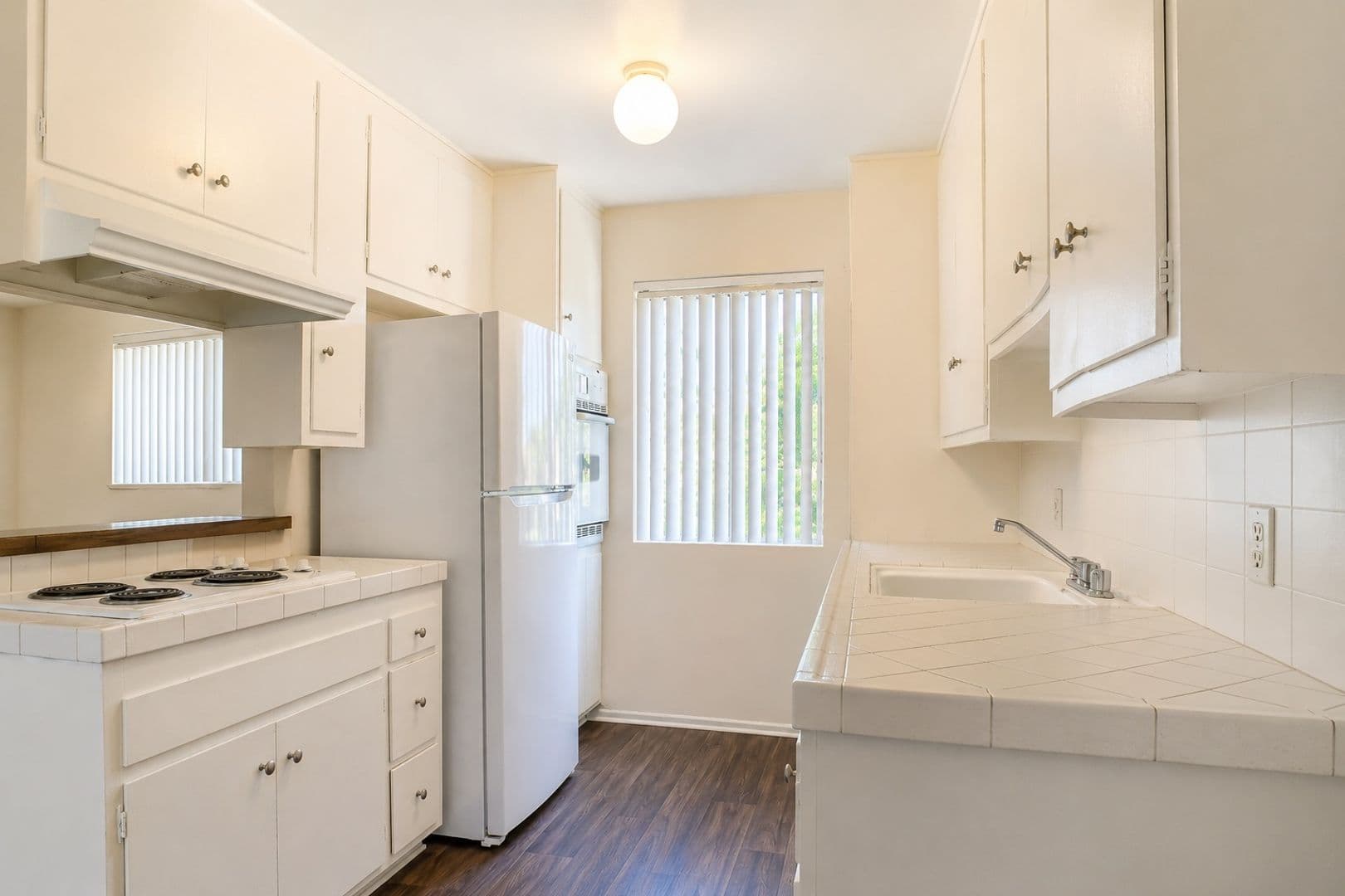 Van Nuys Apartment: 15120 Victory Blvd