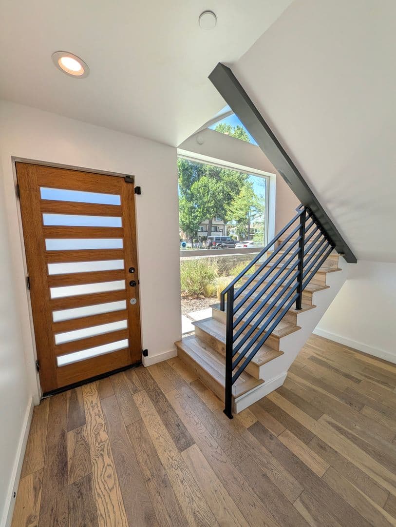 Studio City Apartment: 4260 Laurel Canyon Blvd.