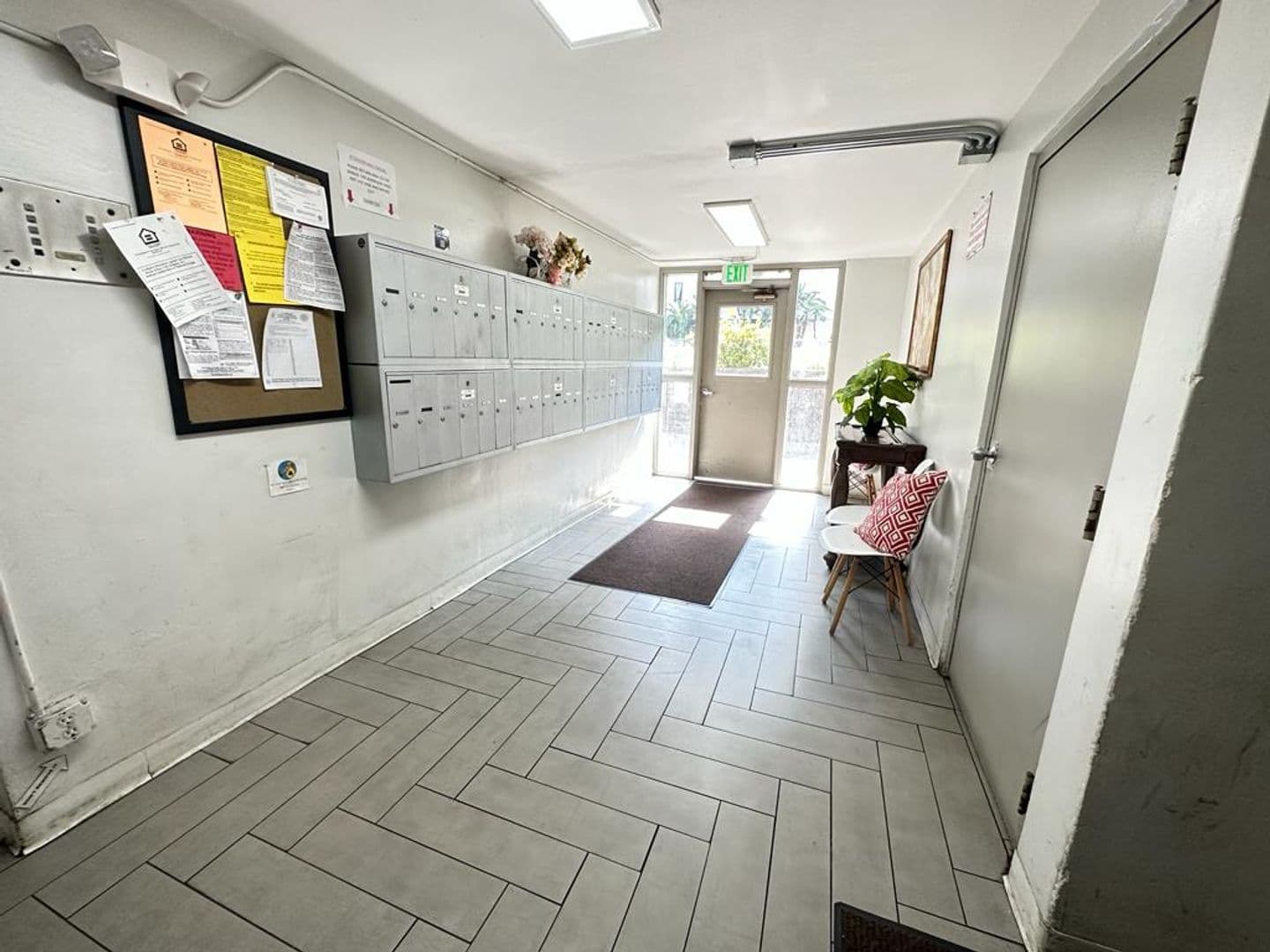 Los Angeles Apartment: 433 S. Hobart Blvd.