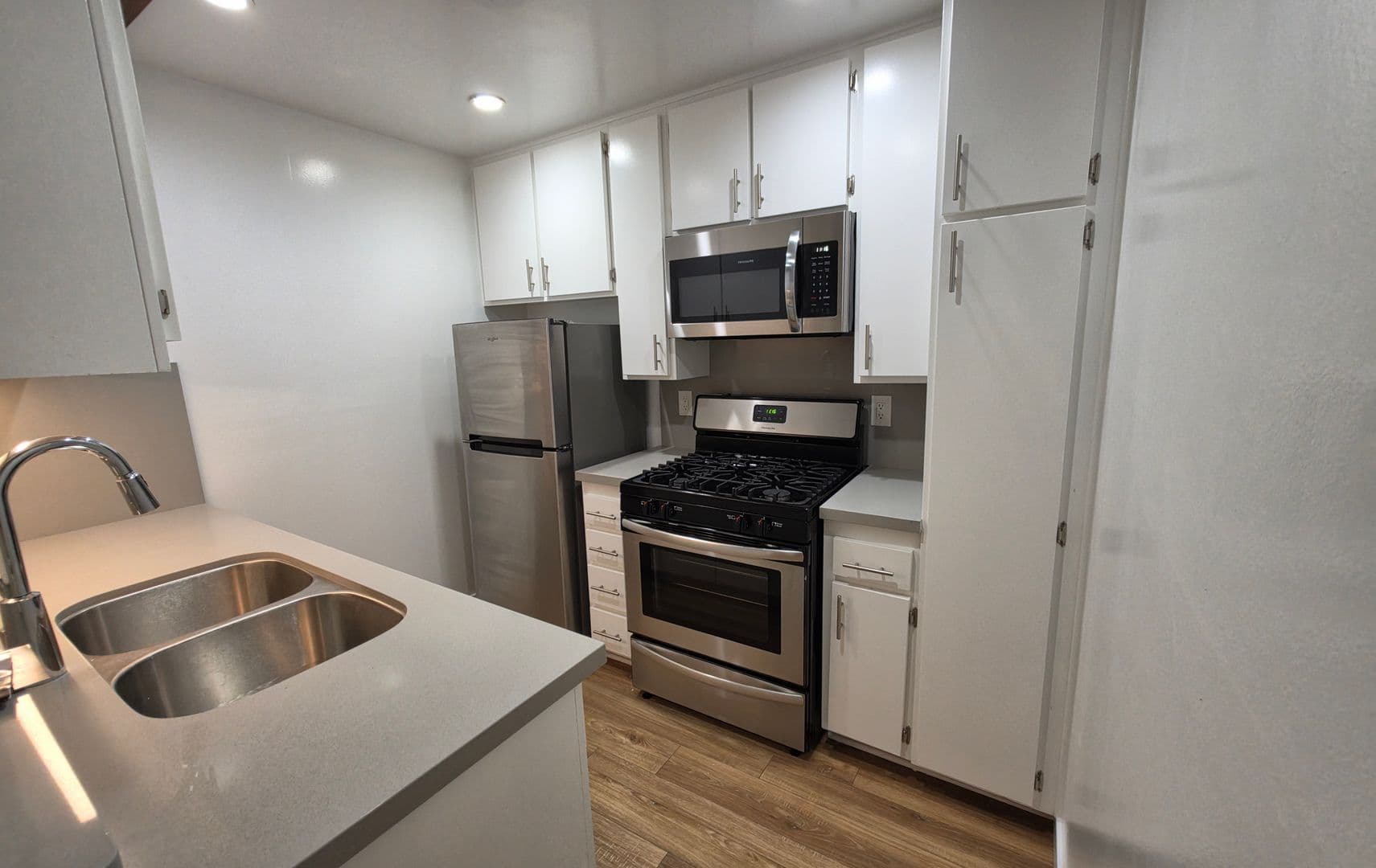Los Angeles Apartment: 1821-1835 Canyon Drive