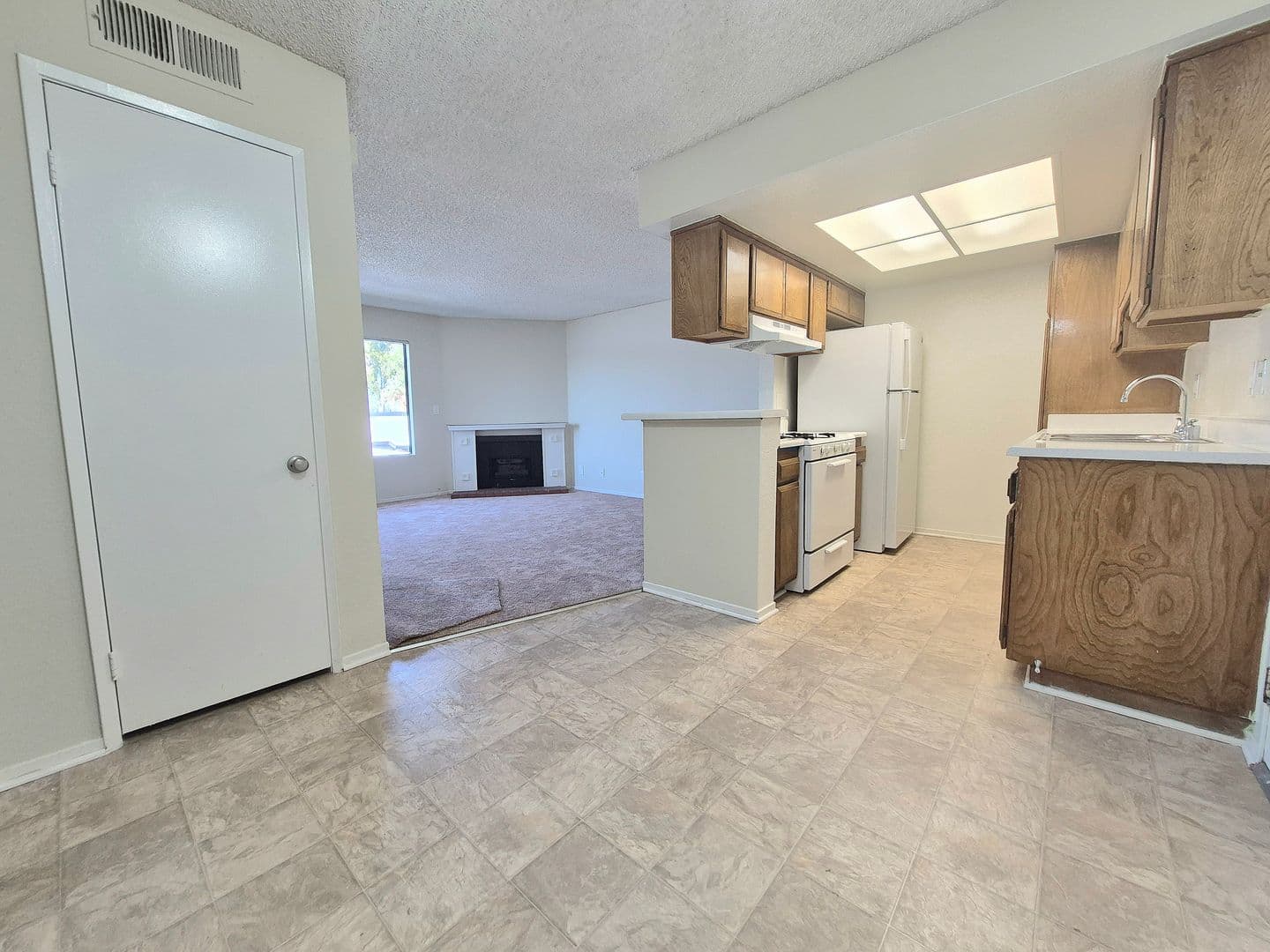 Canoga Park Apartment: 7255 Independence Ave