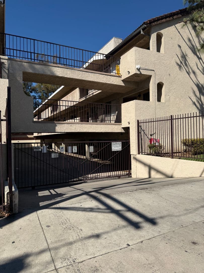 North Hills Apartment: 8815 Orion Ave.