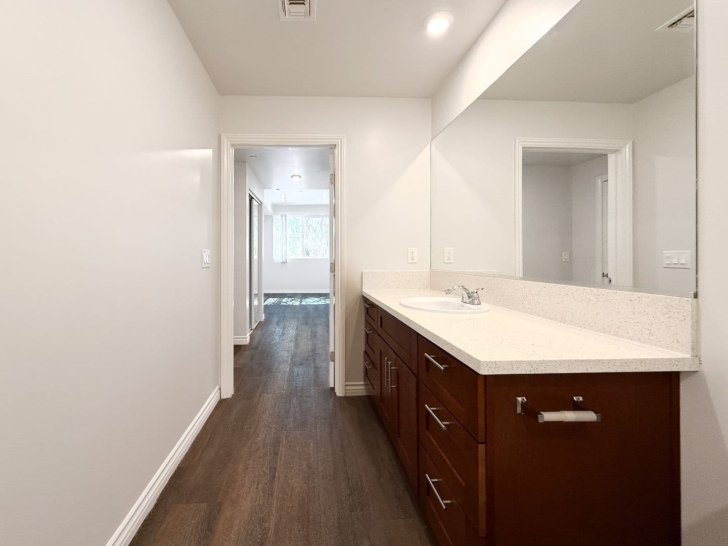 Reseda Apartment: 18711 Sherman Way