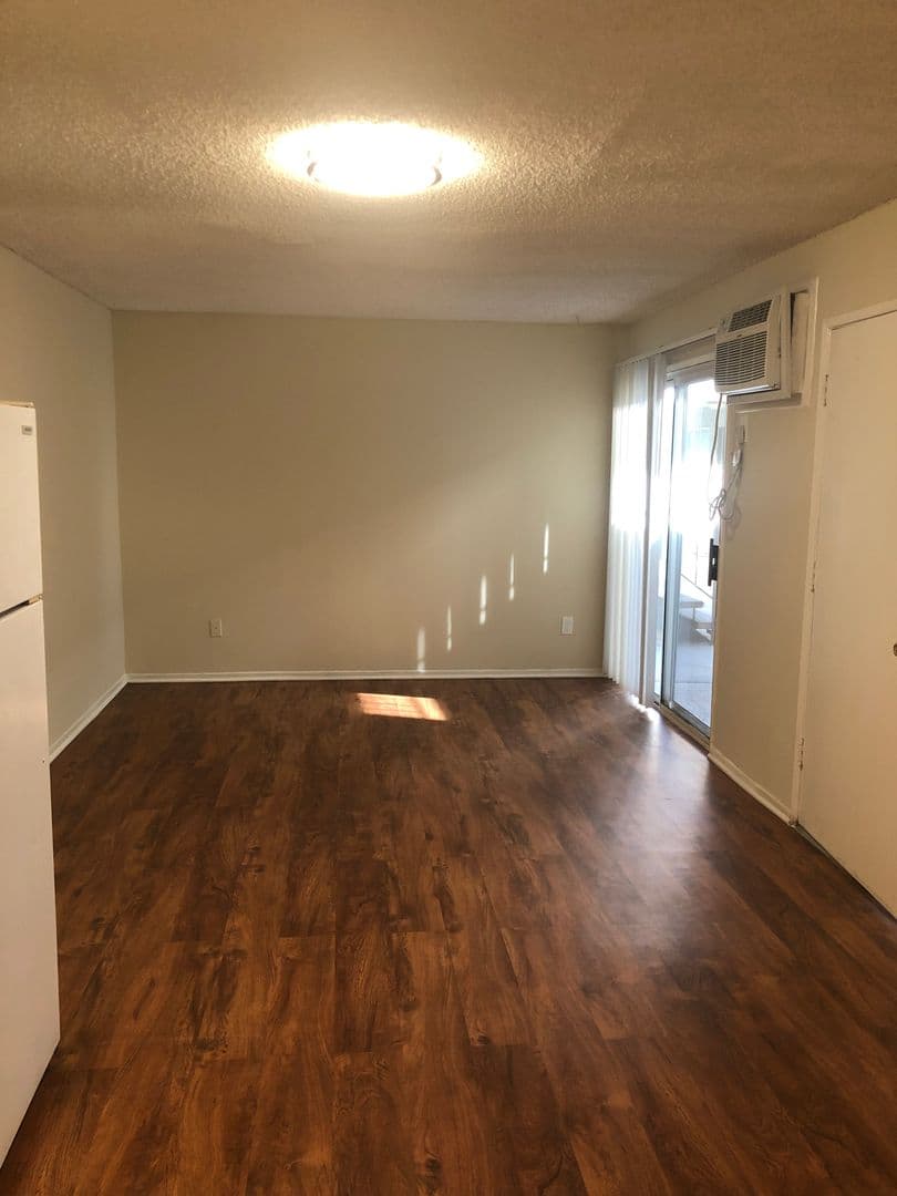 Granada Hills Apartment: 16840 Chatsworth Street