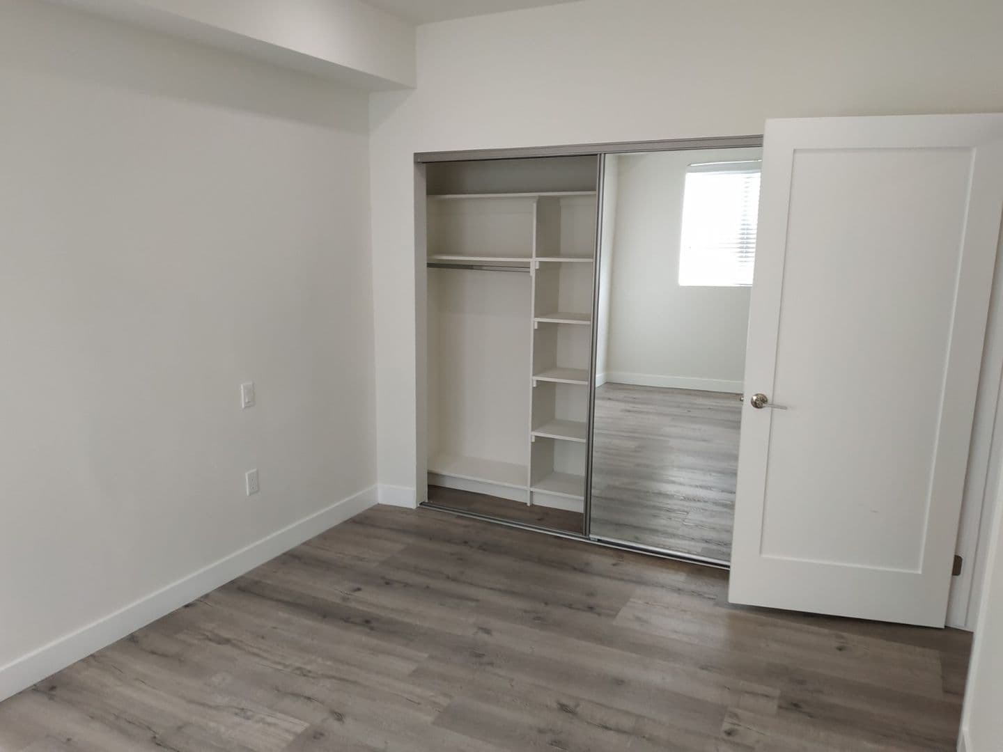 Tarzana Apartment: 18529 Calvert Street