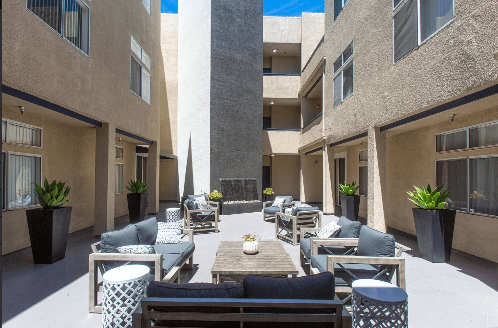 North Hollywood Apartment: 11473 Riverside Drive