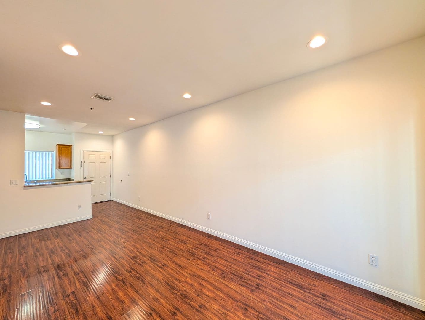 North Hollywood Apartment: 12740 Oxnard Street