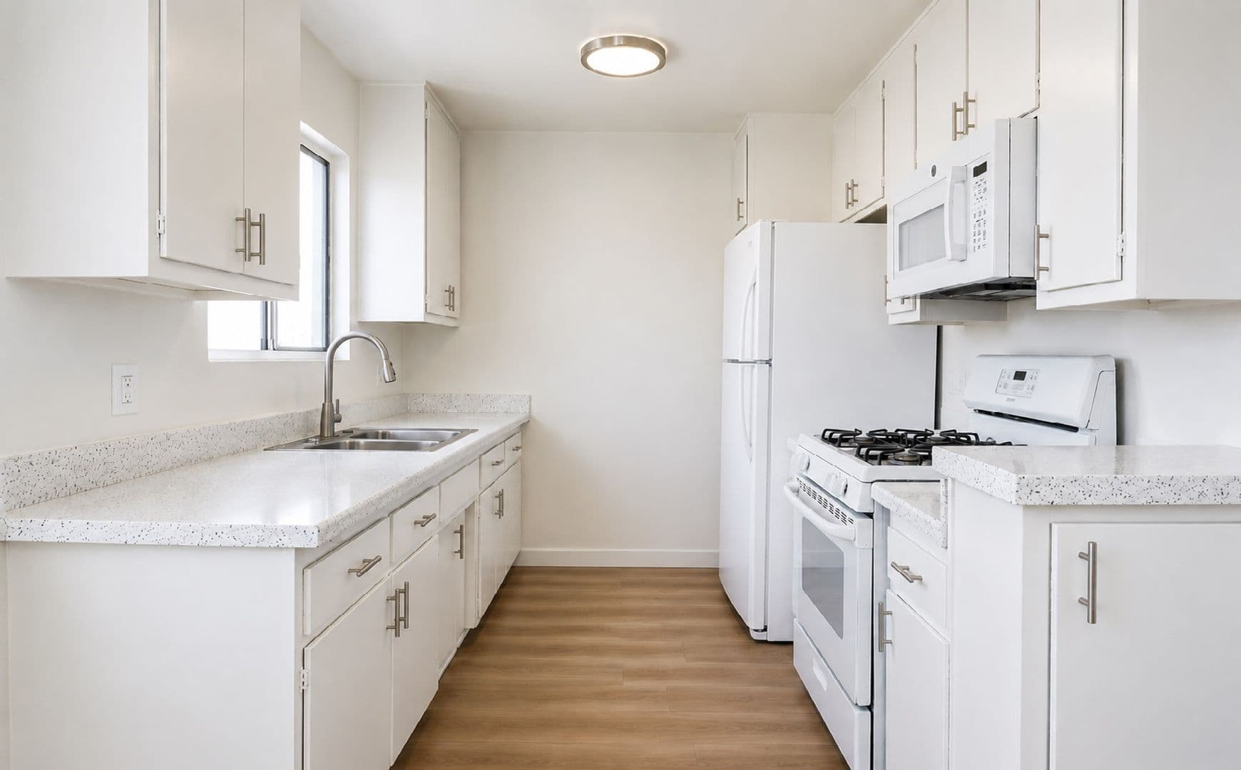 Granada Hills Apartment: 16914 Blackhawk Street
