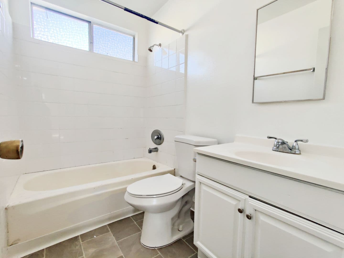 Canoga Park Apartment: 8351 Northgate Ave