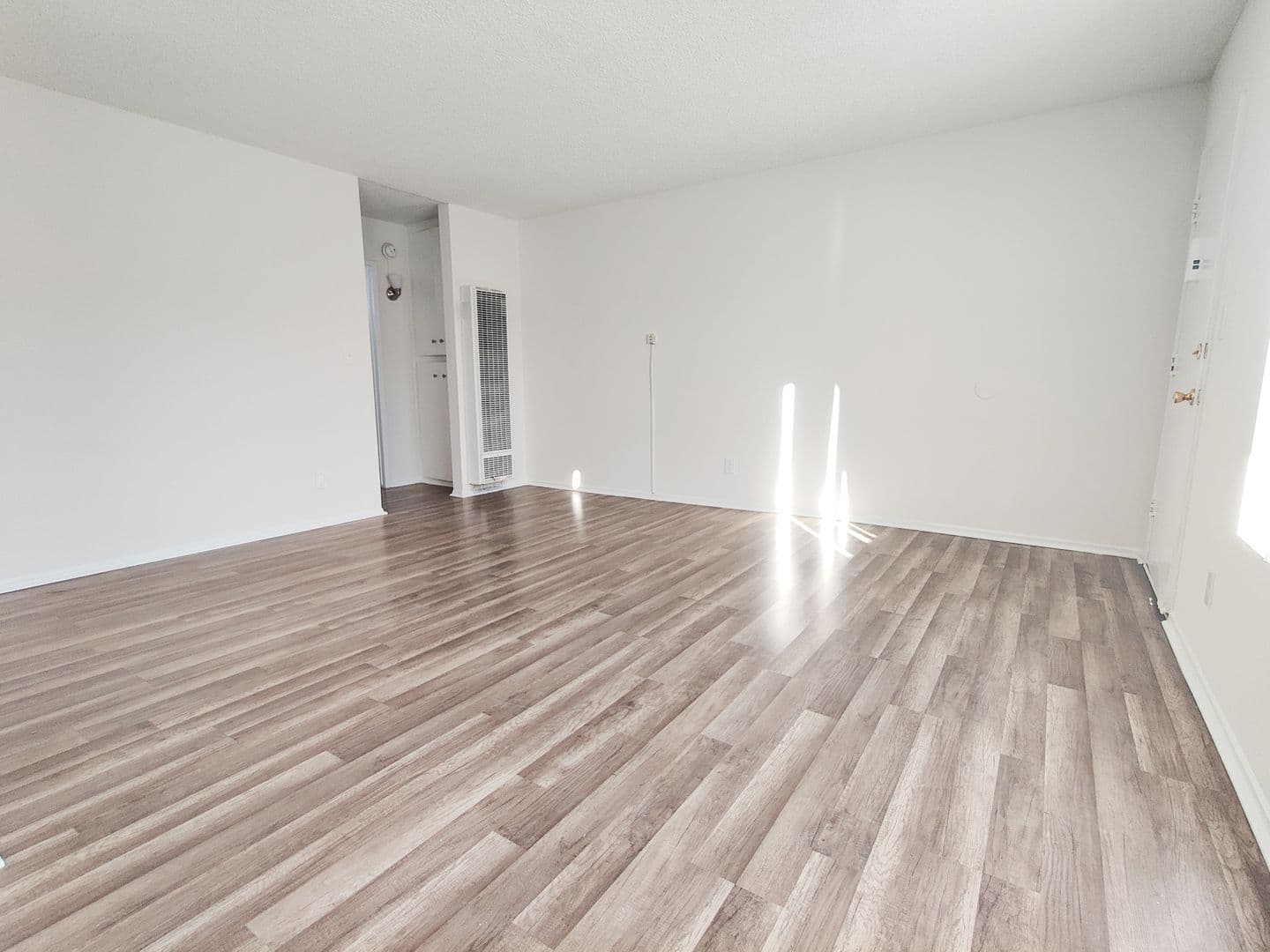 Canoga Park Apartment: 8351 Northgate Ave