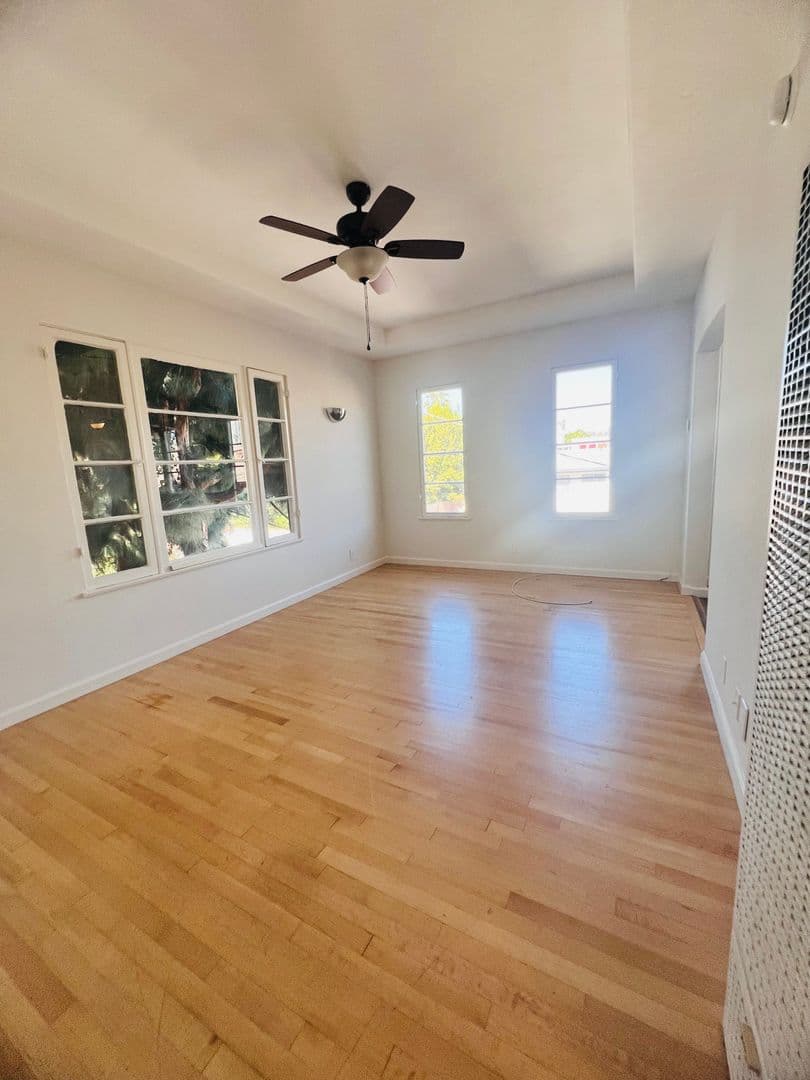 Los Angeles Apartment: 821 S. Wilton Place