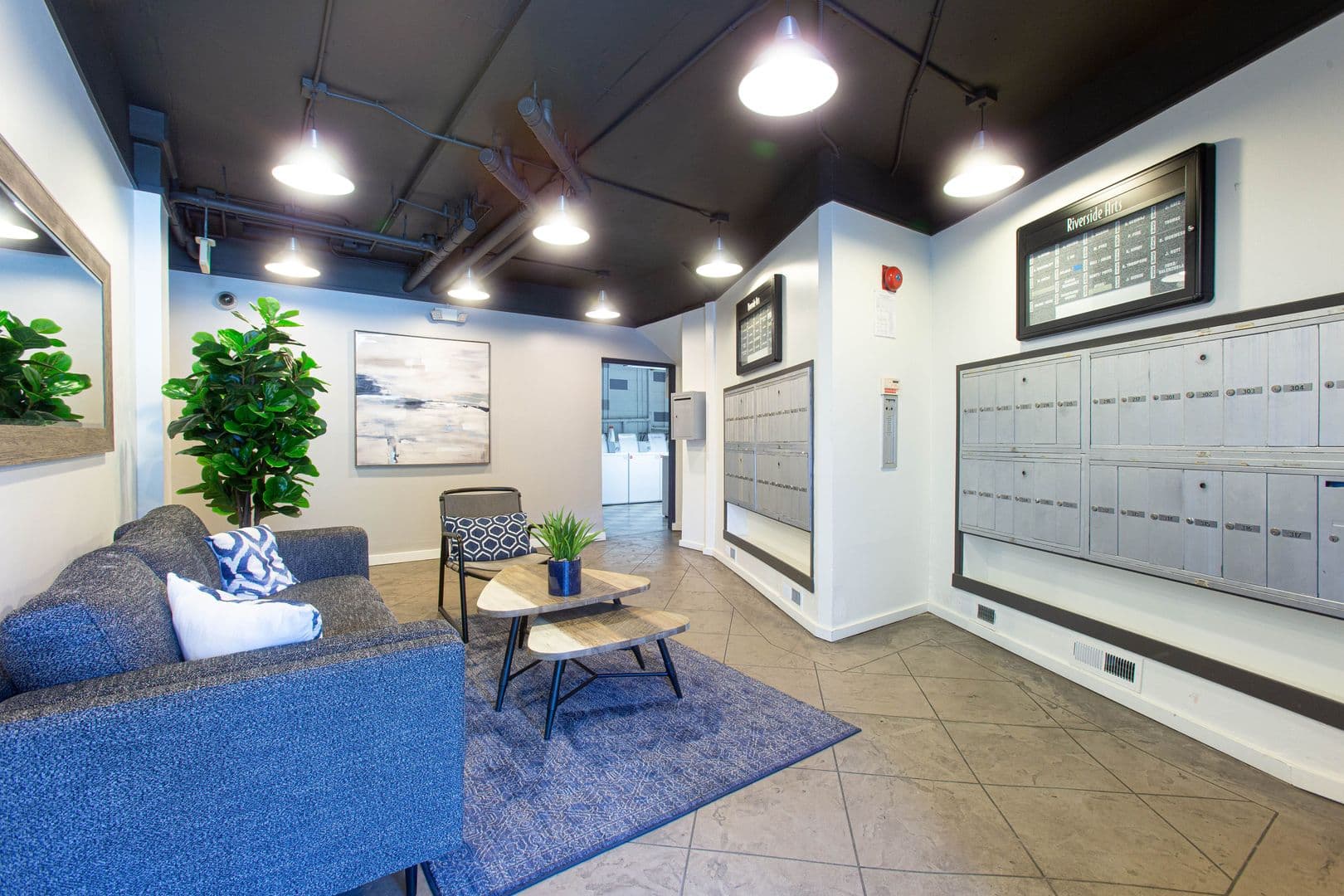 North Hollywood Apartment: 11473 Riverside Drive