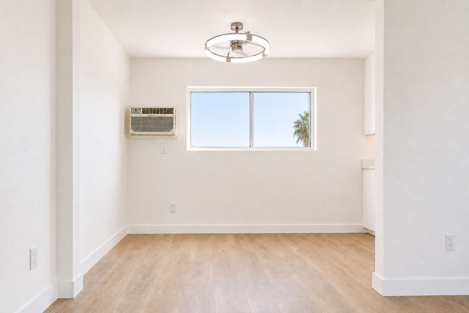 Granada Hills Apartment: 16914 Blackhawk Street