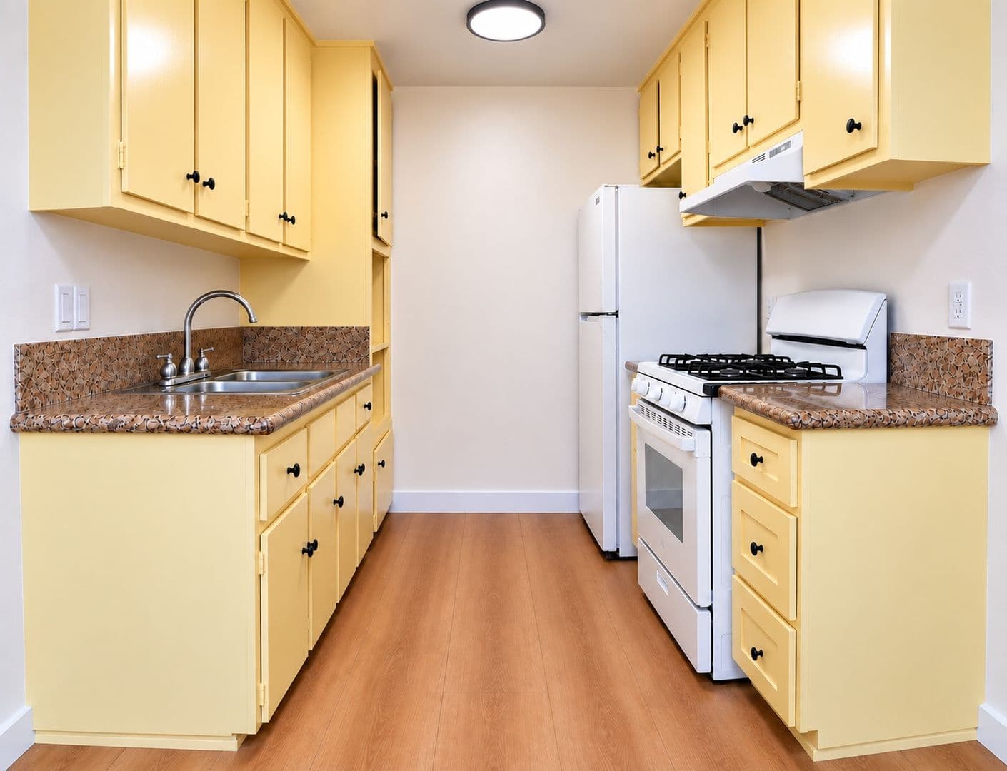 Panorama City Apartment: 14696 Rayen Street