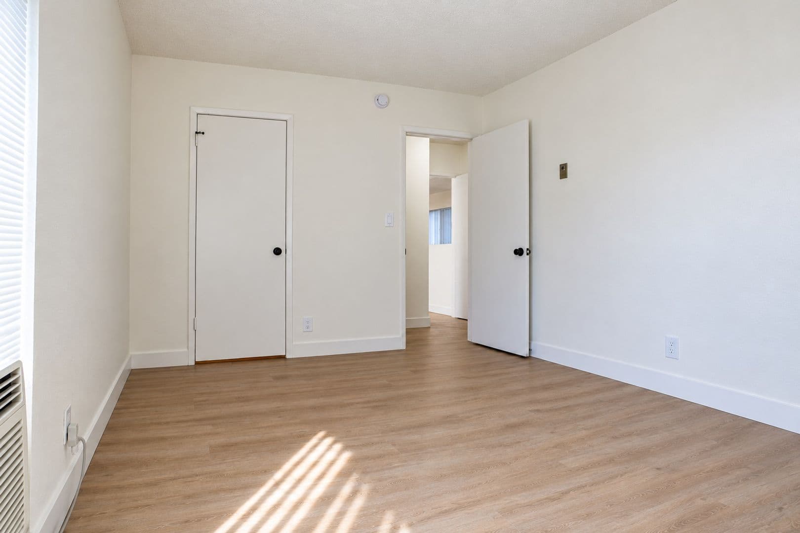 Porter Ranch Apartment: 10557 Lindley Ave.