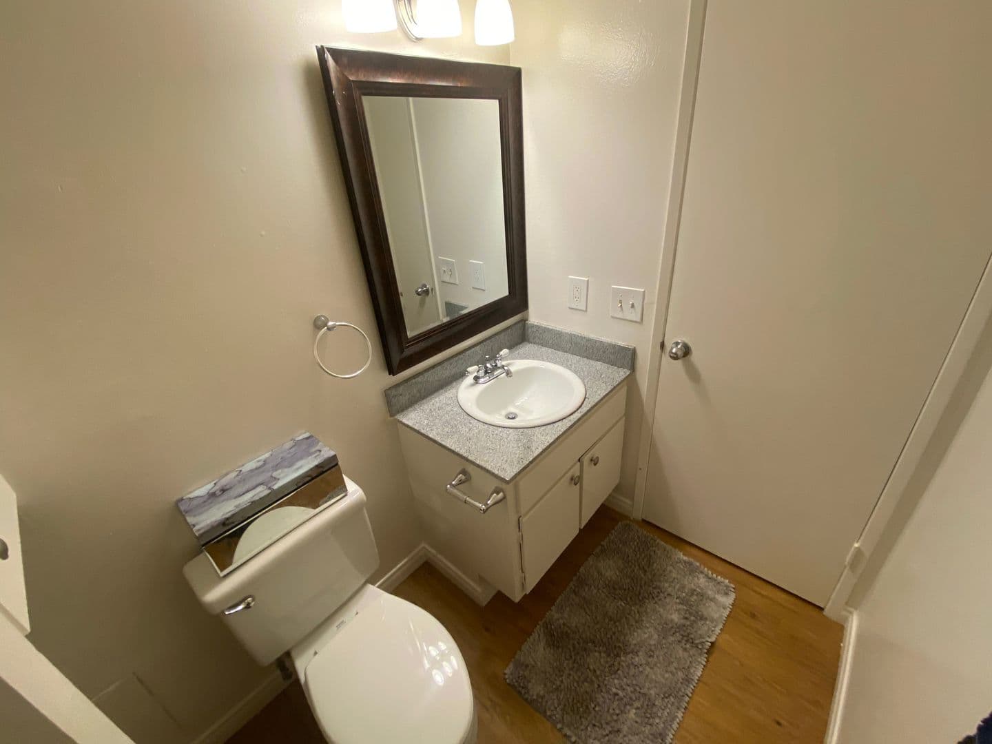Tarzana Apartment: 18339-18347 Collins St