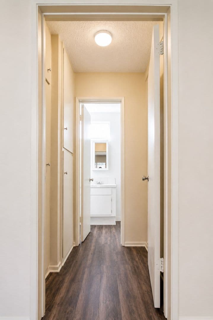 Van Nuys Apartment: 15120 Victory Blvd