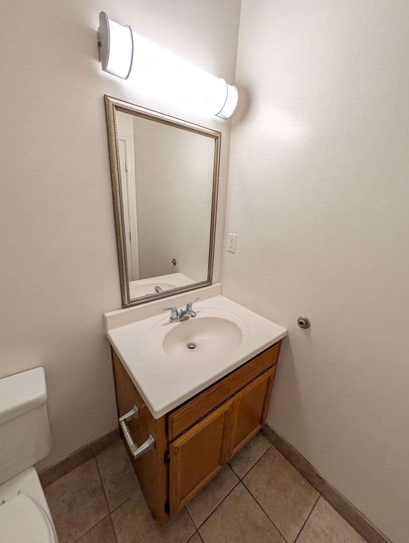 North Hollywood Apartment: 12740 Oxnard Street