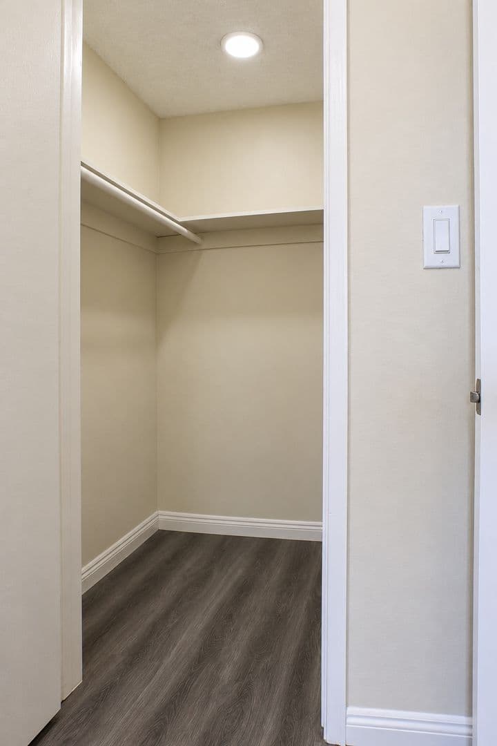 Van Nuys Apartment: 17339 Vanowen Street