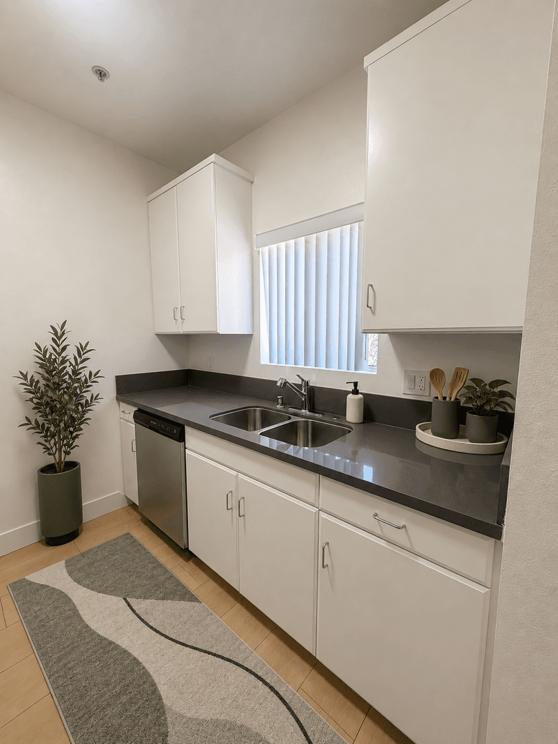 Van Nuys Apartment: 14431 Valerio Street