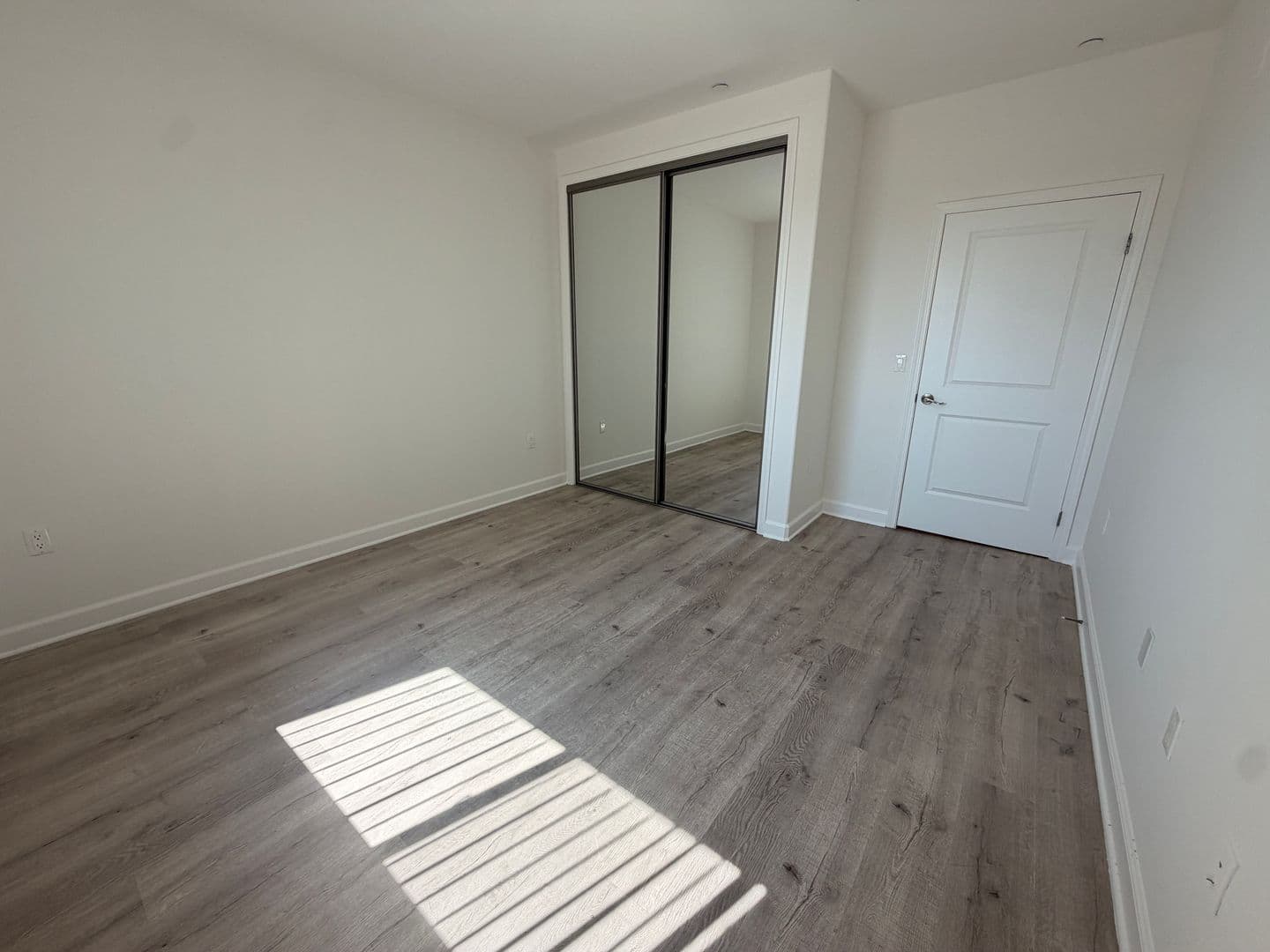 Sun Valley Apartment: 7500 Vineland Ave