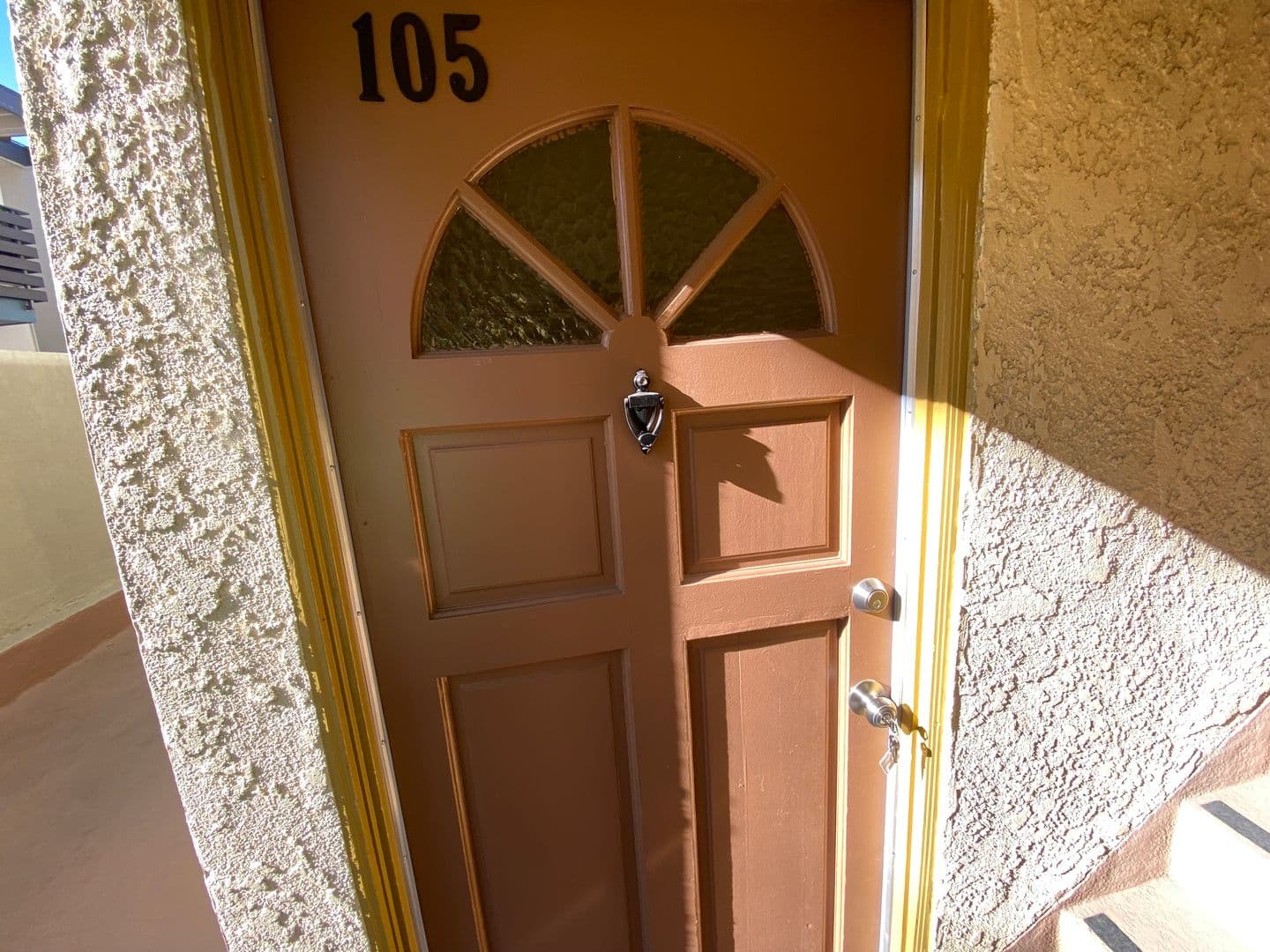 Tarzana Apartment: 5665 Reseda Blvd.