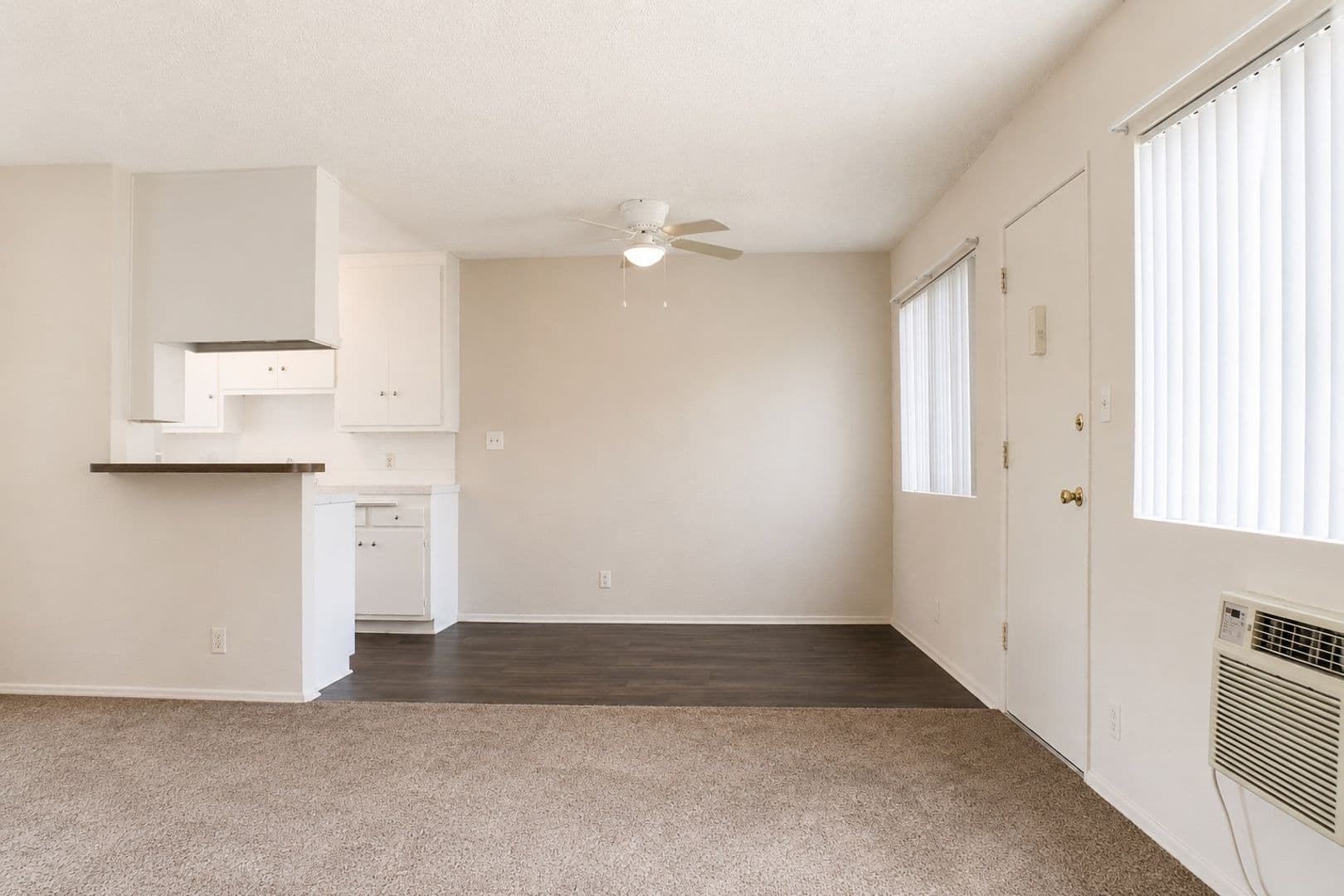 Van Nuys Apartment: 15120 Victory Blvd