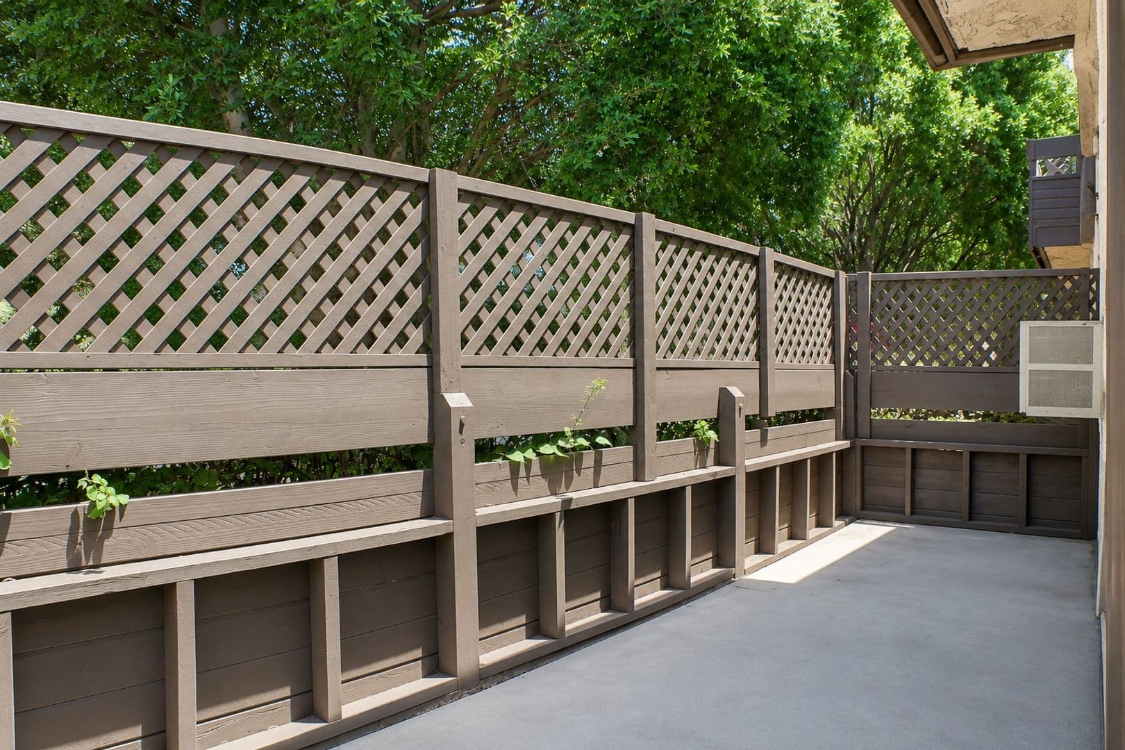 Mission Hills Apartment: 9939 Sepulveda Blvd