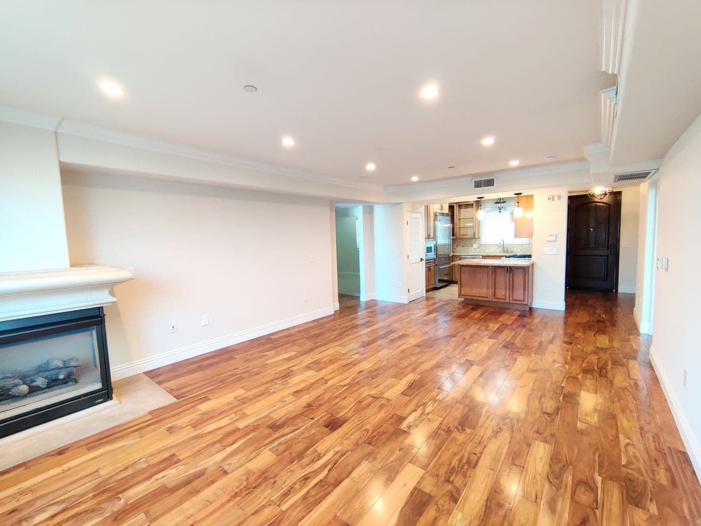 Studio City Apartment: 4350 Vantage Avenue