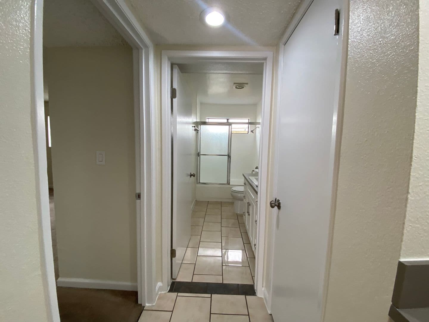 Tarzana Apartment: 5665 Reseda Blvd.