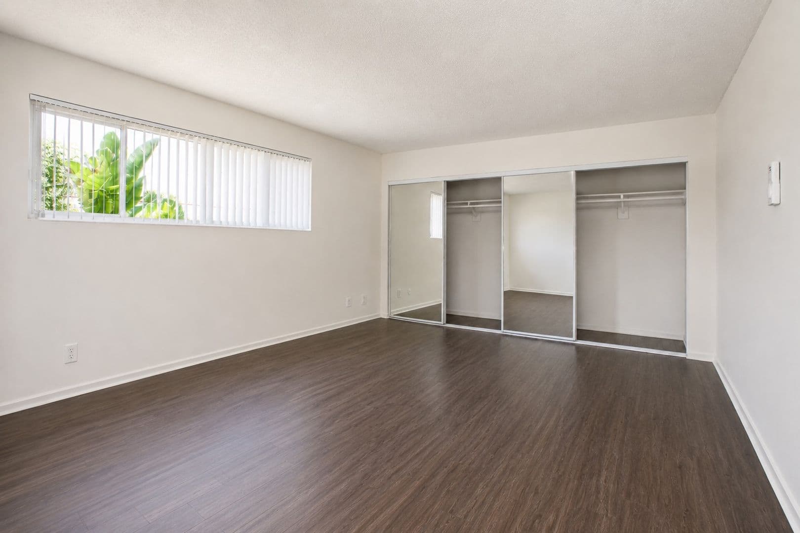 Encino Apartment: 17950 Burbank Blvd