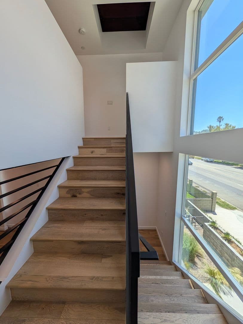 Studio City Apartment: 4260 Laurel Canyon Blvd.