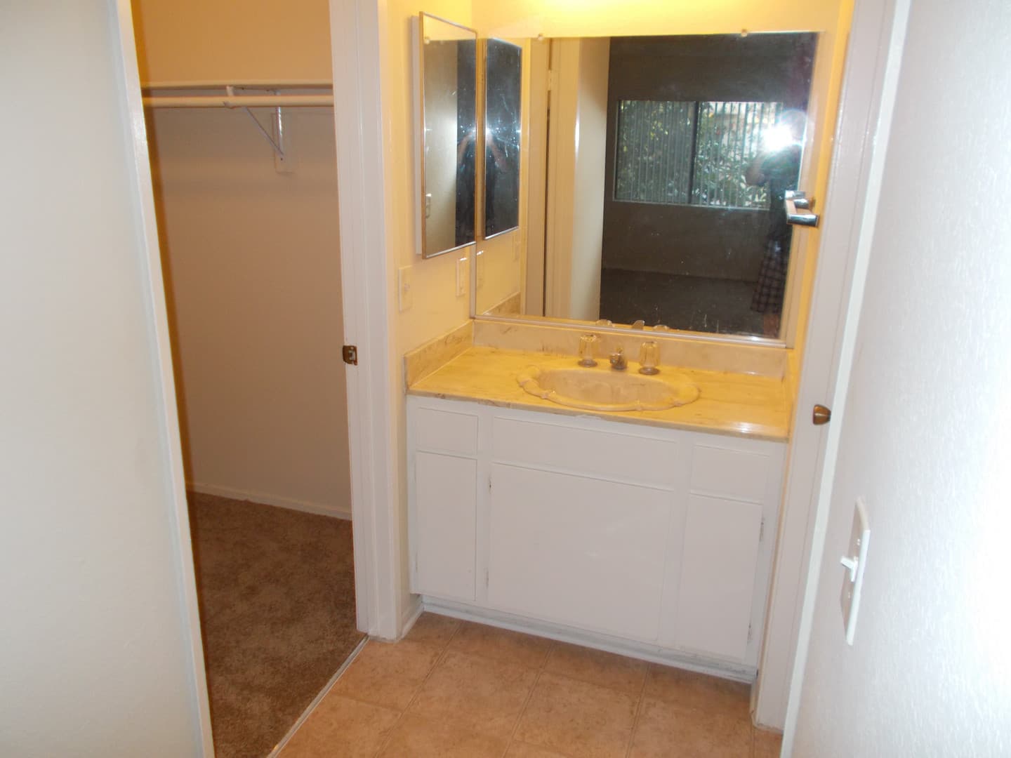 Canoga Park Apartment: 7255 Independence Ave