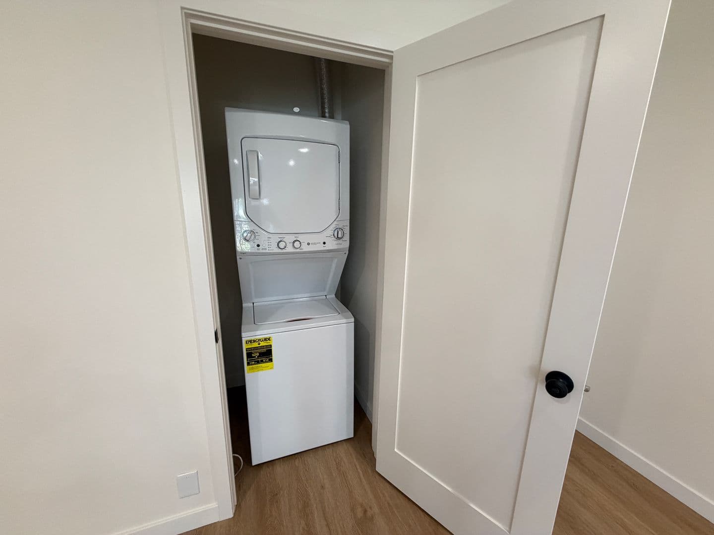 Studio City Apartment: 12756 Moorpark Street