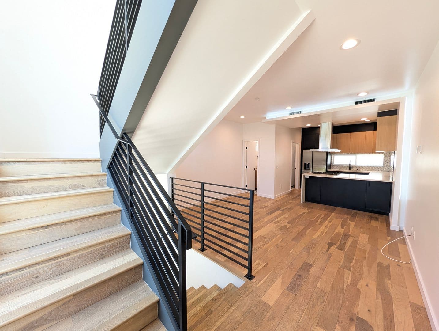 Studio City Apartment: 4260 Laurel Canyon Blvd.