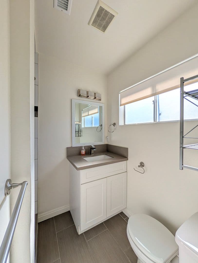 Sherman Oaks Apartment: 13535 Moorpark Street