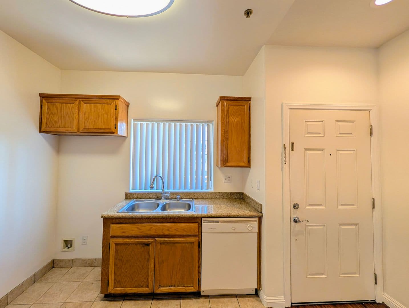 North Hollywood Apartment: 12740 Oxnard Street