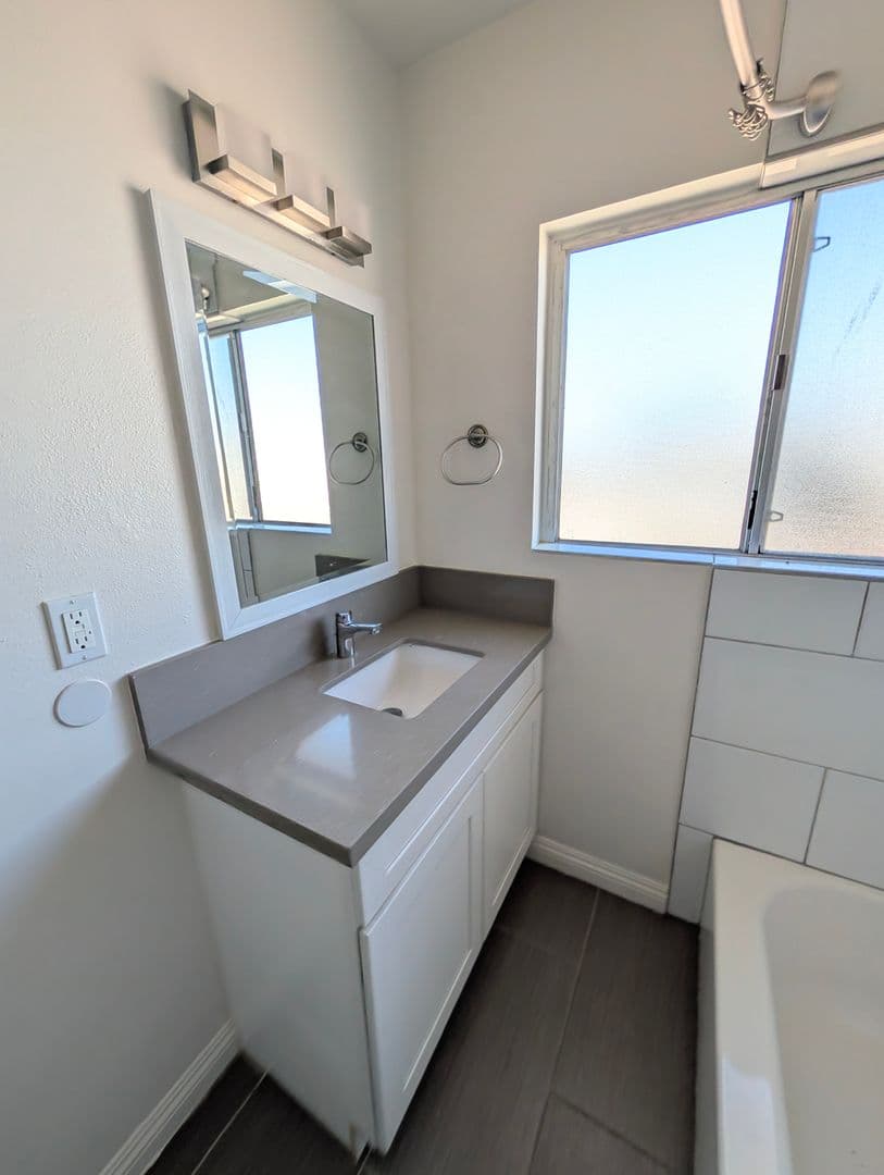 Sherman Oaks Apartment: 13535 Moorpark Street