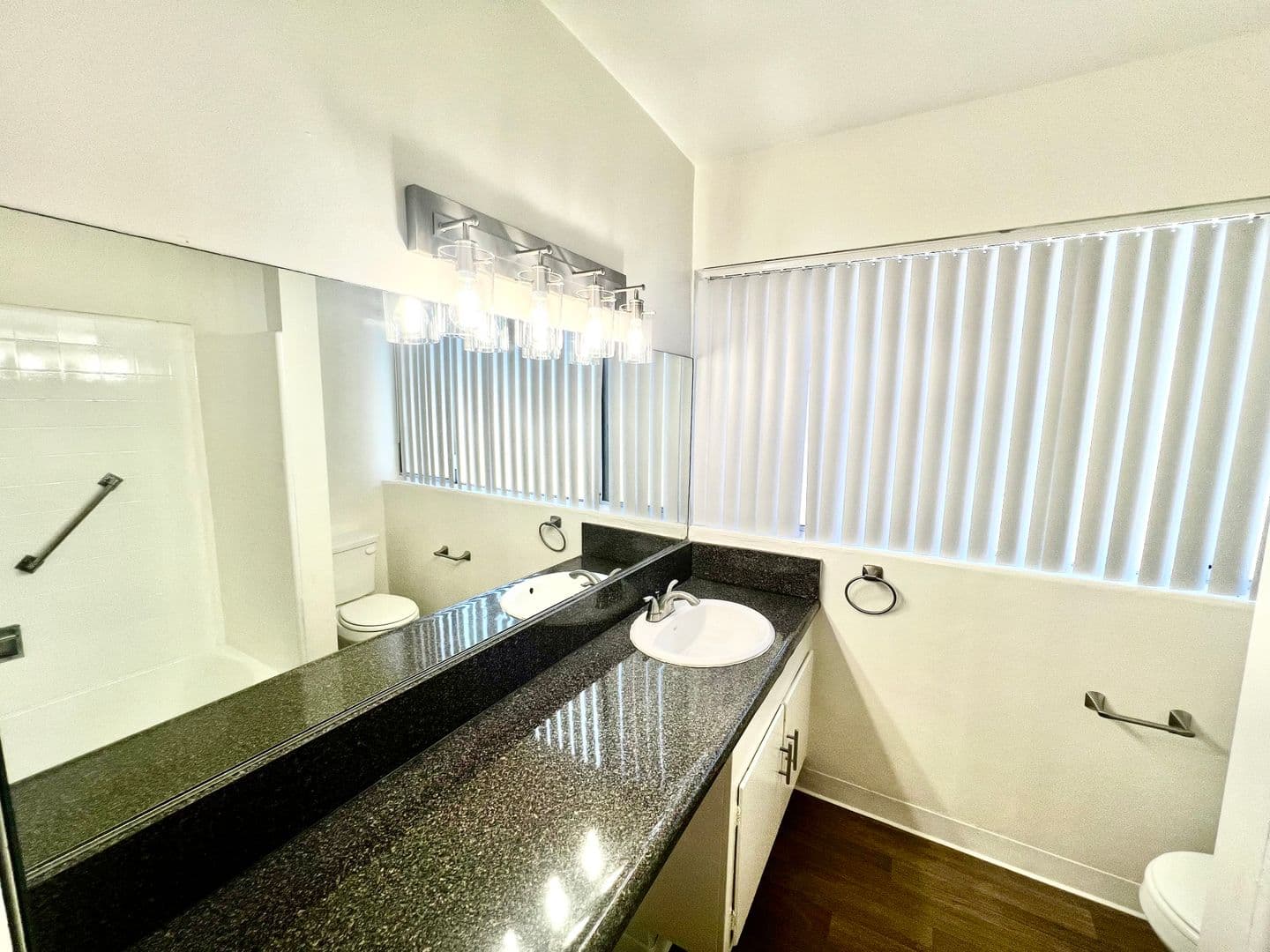 Northridge Apartment: 8830 Etiwanda Ave