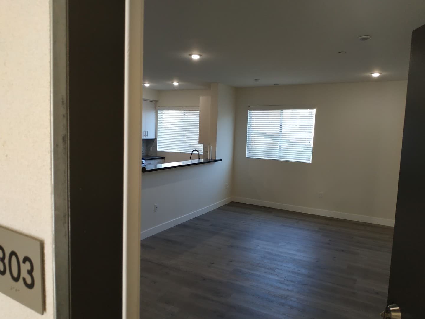 Tarzana Apartment: 18529 Calvert Street