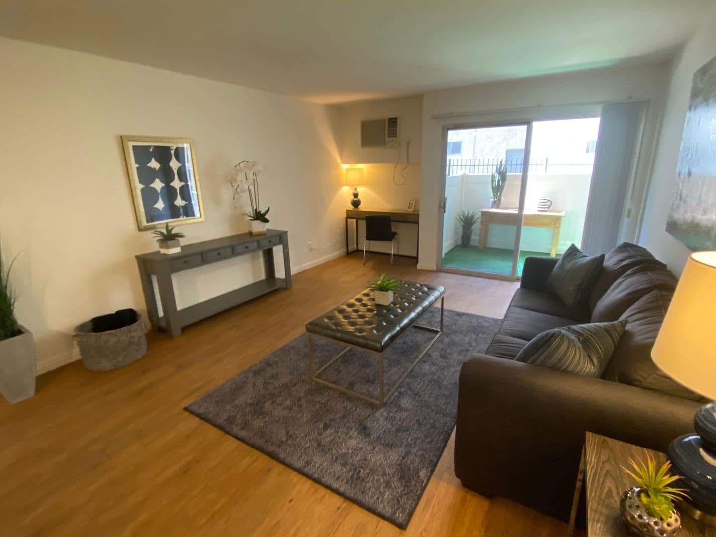 Tarzana Apartment: 18339-18347 Collins St