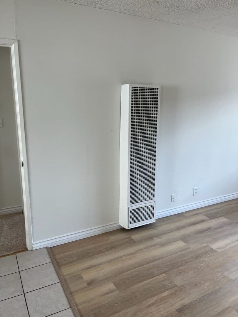 No. Hollywood Apartment: 7616 Fulton Avenue