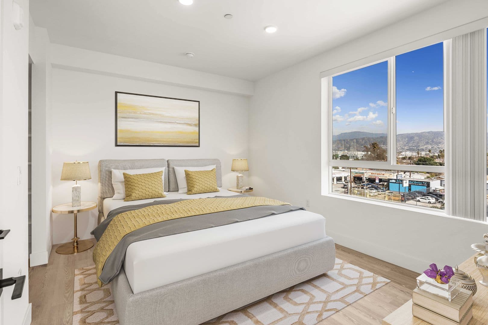 North Hollywood Apartment: 11714 Archwood Street