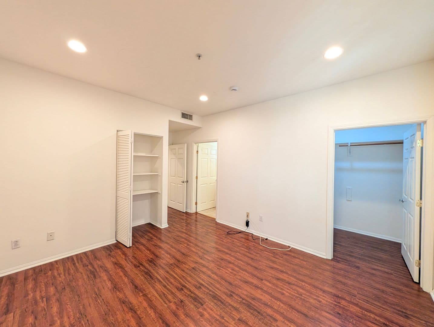 North Hollywood Apartment: 12740 Oxnard Street