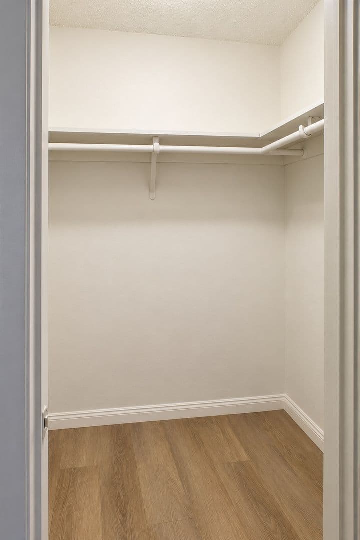 Encino Apartment: 17950 Burbank Blvd