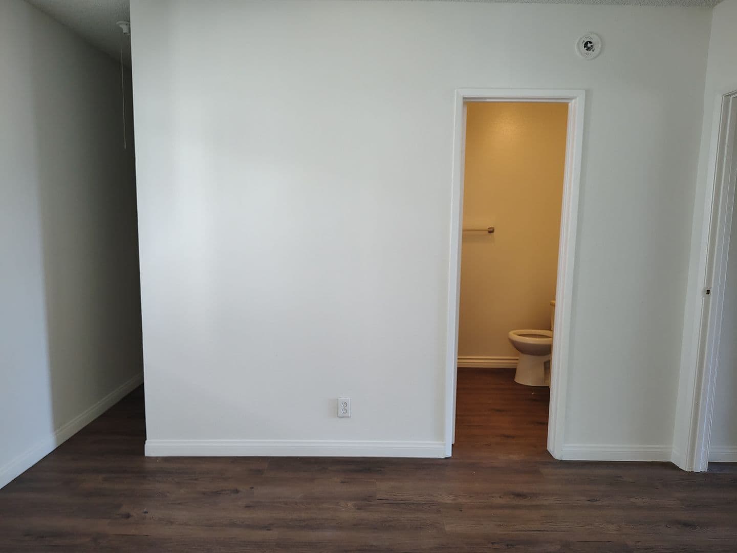 Reseda Apartment: 7521 & 7528 Canby Ave.